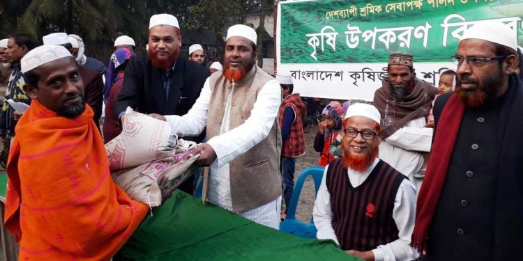 গণতন্ত্র পুনরুদ্ধার এবং দেশের বর্তমান পরিস্থিতি উত্তোরণের জন্য কৃষকসহ শ্রমজীবী মানুষদের ঐক্যবদ্ধ হতে হবে