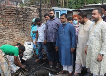রাজধানীর কল্যাণপুর নতুন বাজারে অগ্নিকাণ্ডের ঘটনাস্থল পরিদর্শনে শ্রমিক কল্যাণ ফেডারেশনের নেতৃবৃন্দ