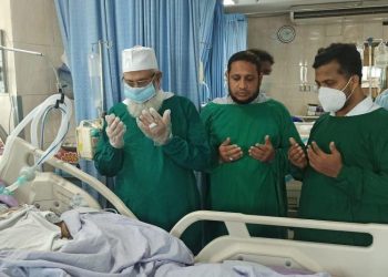 ফেডারেশনের সাবেক কেন্দ্রীয় সভাপতি শেখ আনসার আলীর শয্যা পাশে আ ন ম শামসুল ইসলাম