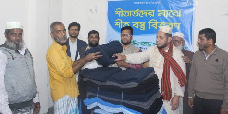 শ্রমিক কল্যাণ ফেডারেশন ঢাকা মহানগরী দক্ষিণের উদ্যোগে অসহায় শ্রমিকদের মাঝে শীতবস্ত্র বিতরণ
