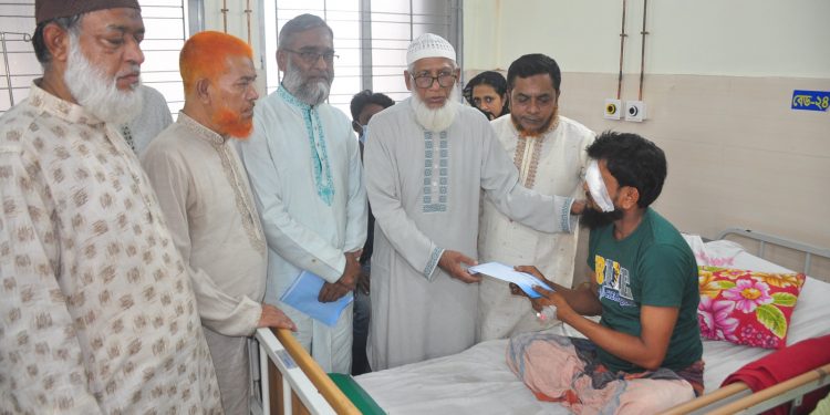 সীতাকুণ্ডে বিস্ফোরণে ক্ষতিগ্রস্তদের পাশে শ্রমিক কল্যাণ ফেডারেশন