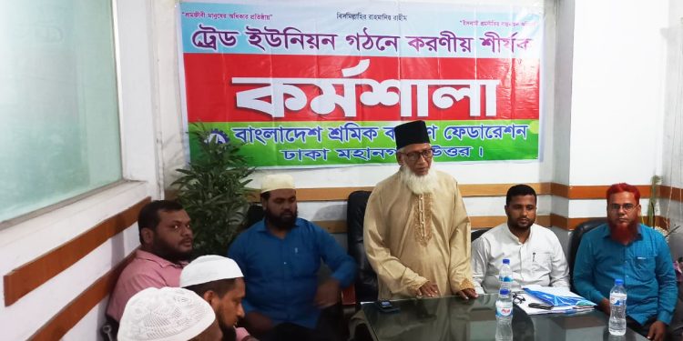 অপ্রাতিষ্ঠানিক খাতের শ্রমিকরা শ্রম আইনের সুবিধা পায় না : অধ্যাপক হারুনুর রশিদ খান